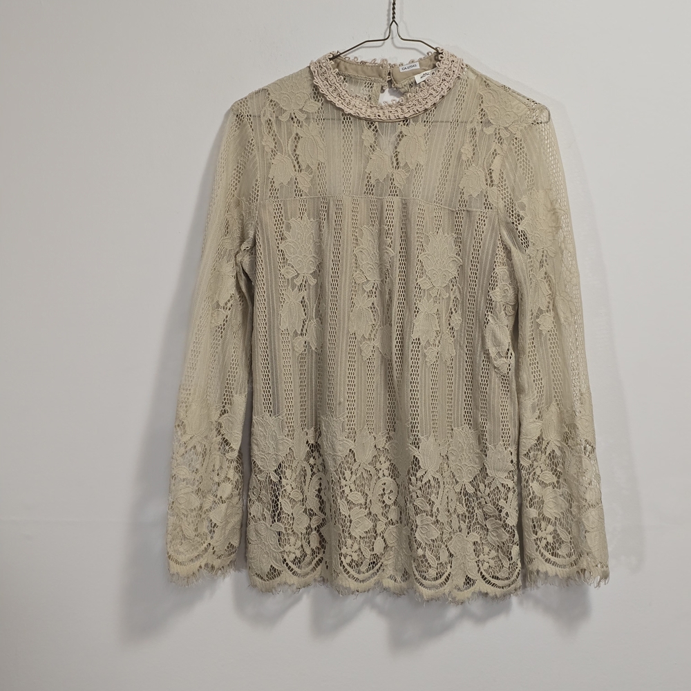 Ultra Pink Lace Long Sleeves Blouse in Cream